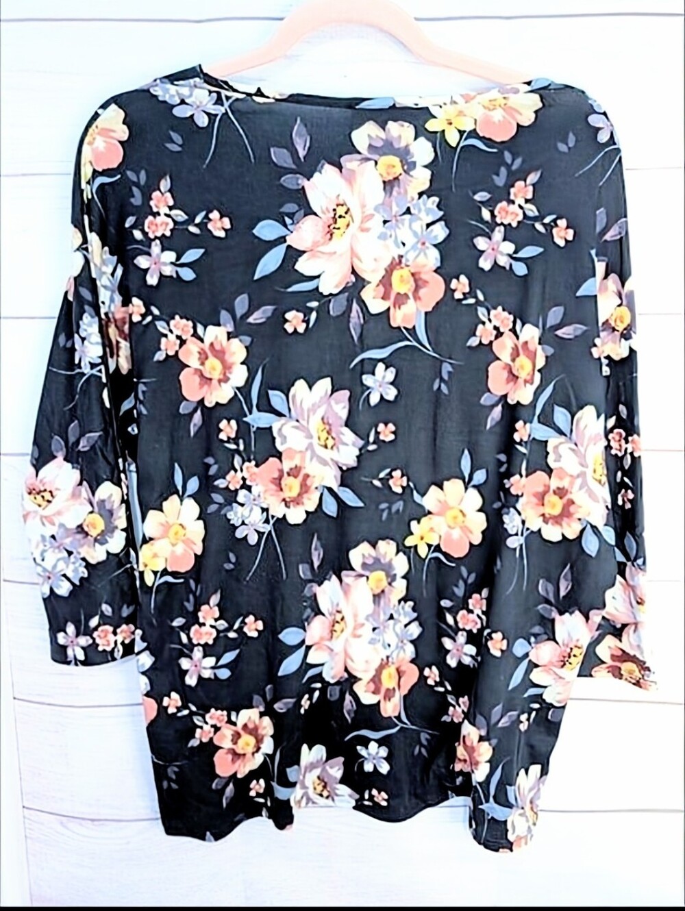 Moiety Floral Super Soft Keyhole Back Long Sleeve Tee - Black/Peach Size Medium